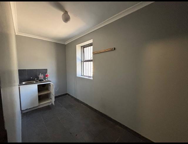 1,054M² FACTORY TO LET IN ATLAS GARDENS